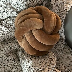 Knot Accent Cushion